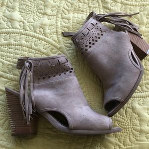 Not Rated booties with cute fringe!